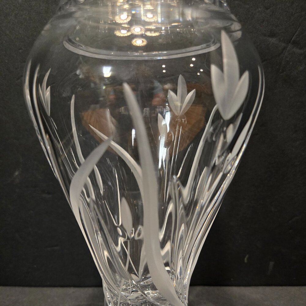 CRYSTAL VASE - Picture 2 of 11